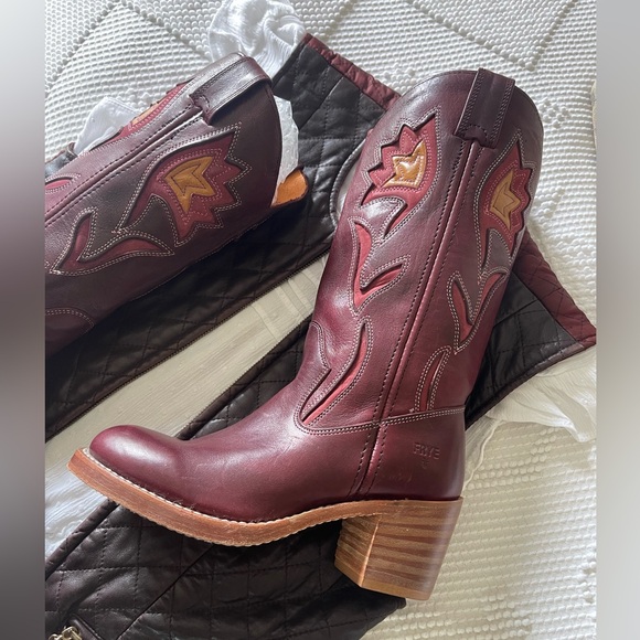Frye Shoes - FRYE | Sabrina Flower Campus Boots
